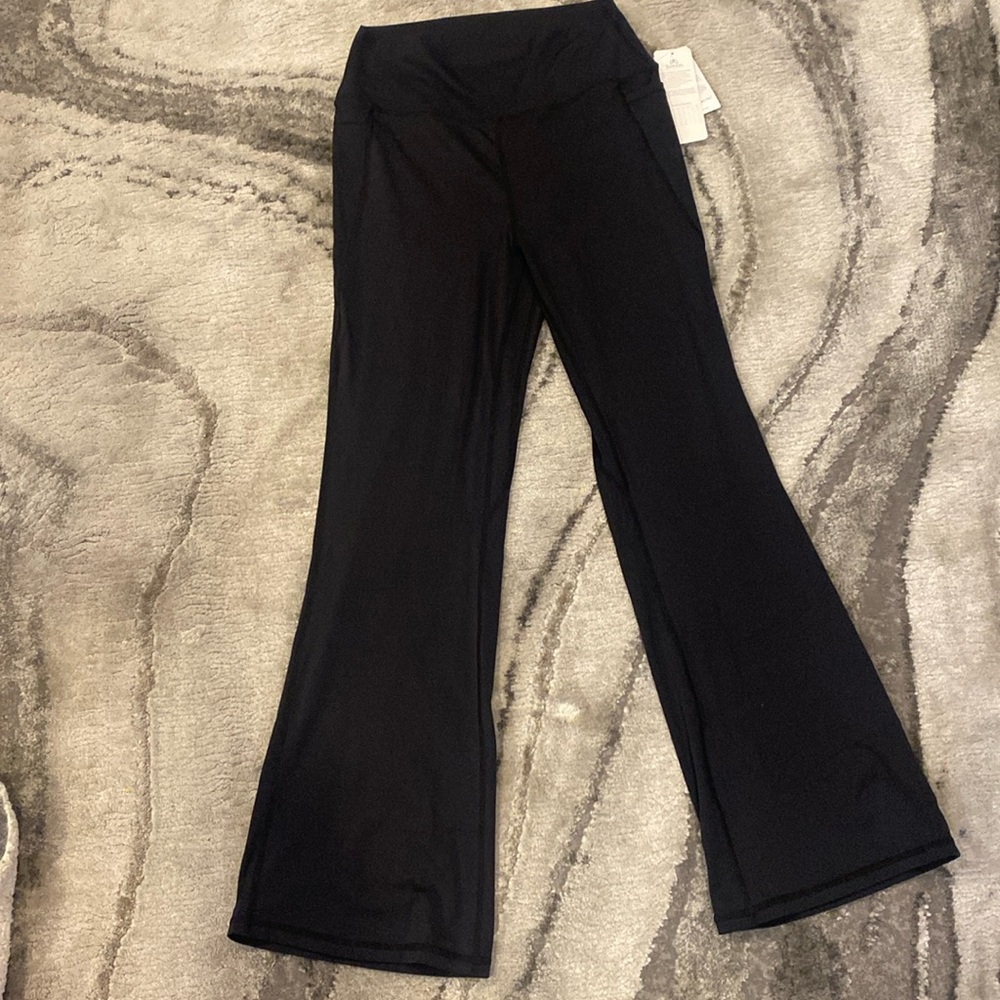 Sunzel black High Waisted Workout flare Leggings with side Pockets size 14 NWT